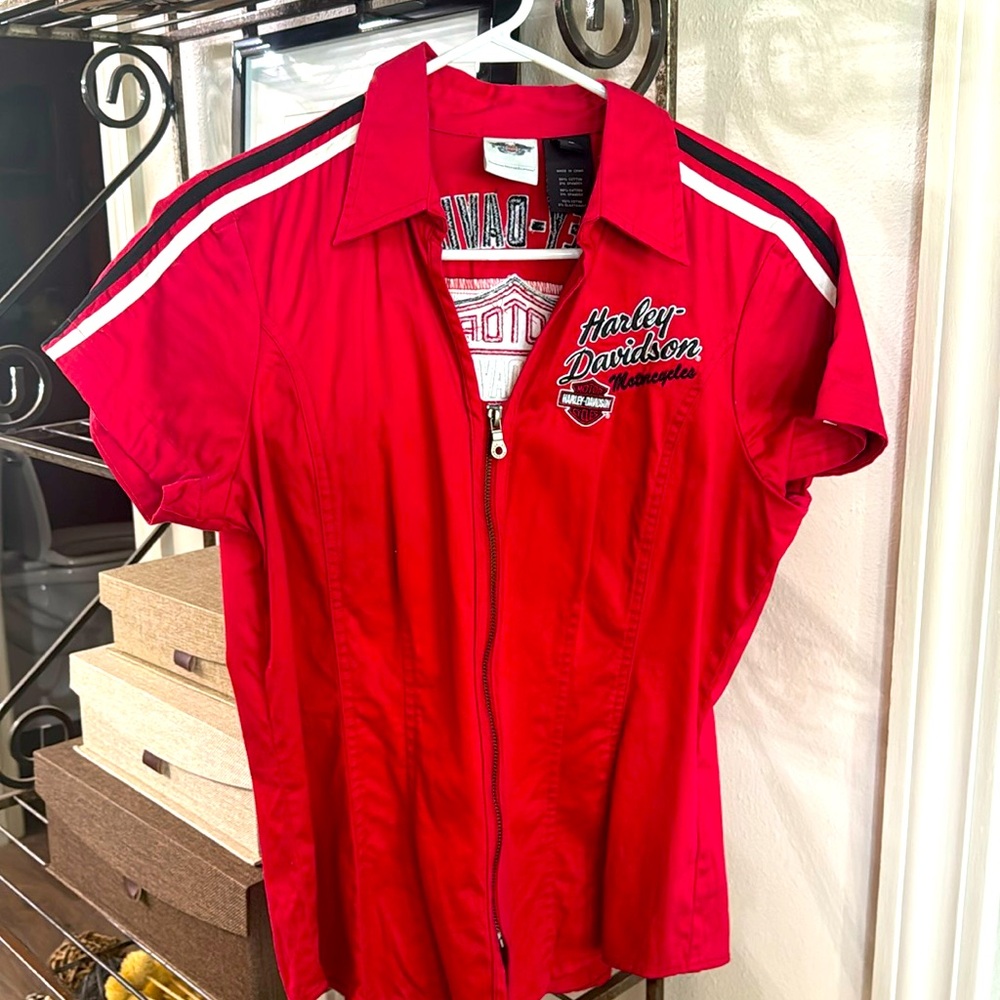 Harley Davidson’s women zip down top